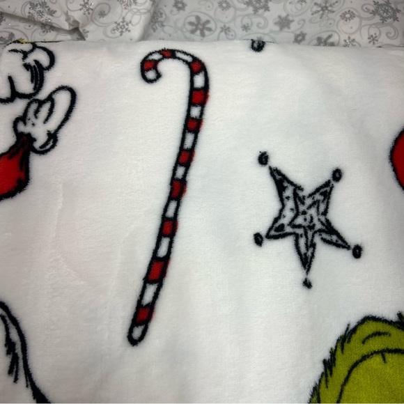 How The Grinch Stole Christmas Oversized VIRAL Throw Blanket - Sketch Print - Picture 8 of 12